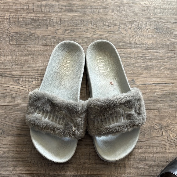 Puma Furry Gray Slides - Picture 1 of 3